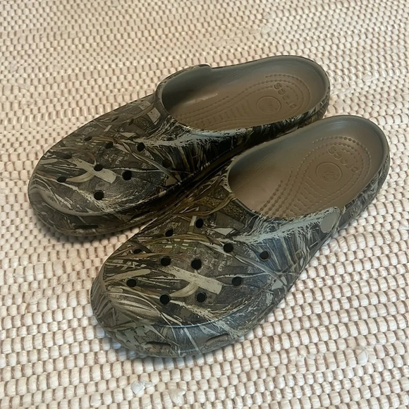 Crocs Women’s 9 Camo Slide On Waterproof - Picture 1 of 7